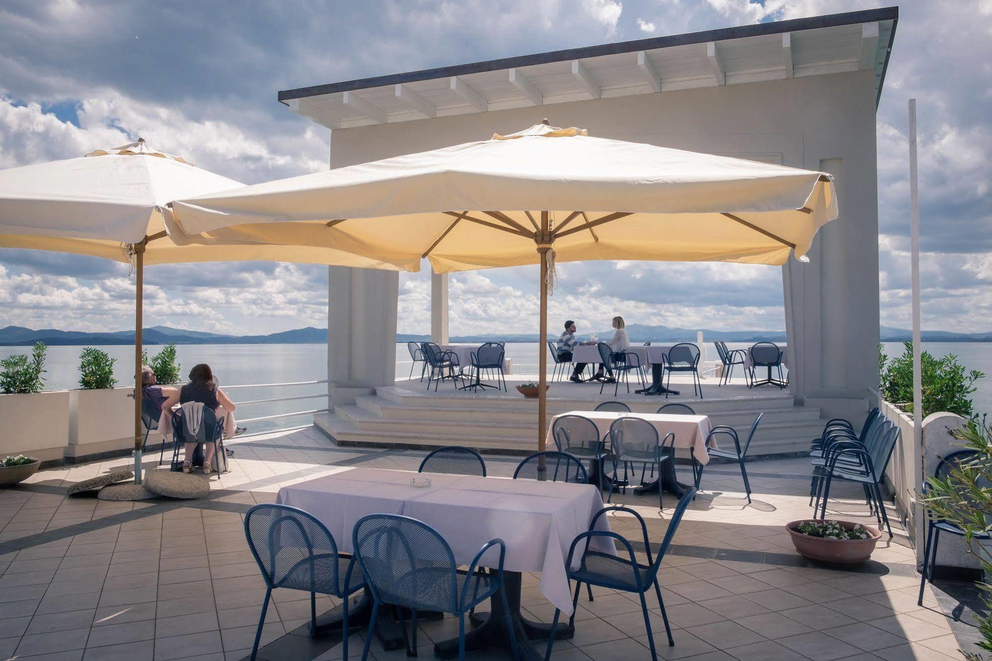 Hotel Lido Passignano sul Trasimeno Exteriör bild