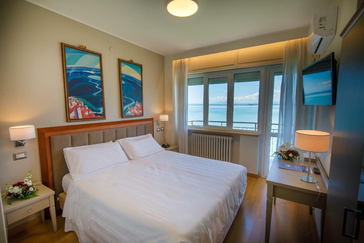 Hotel Lido Passignano sul Trasimeno Exteriör bild