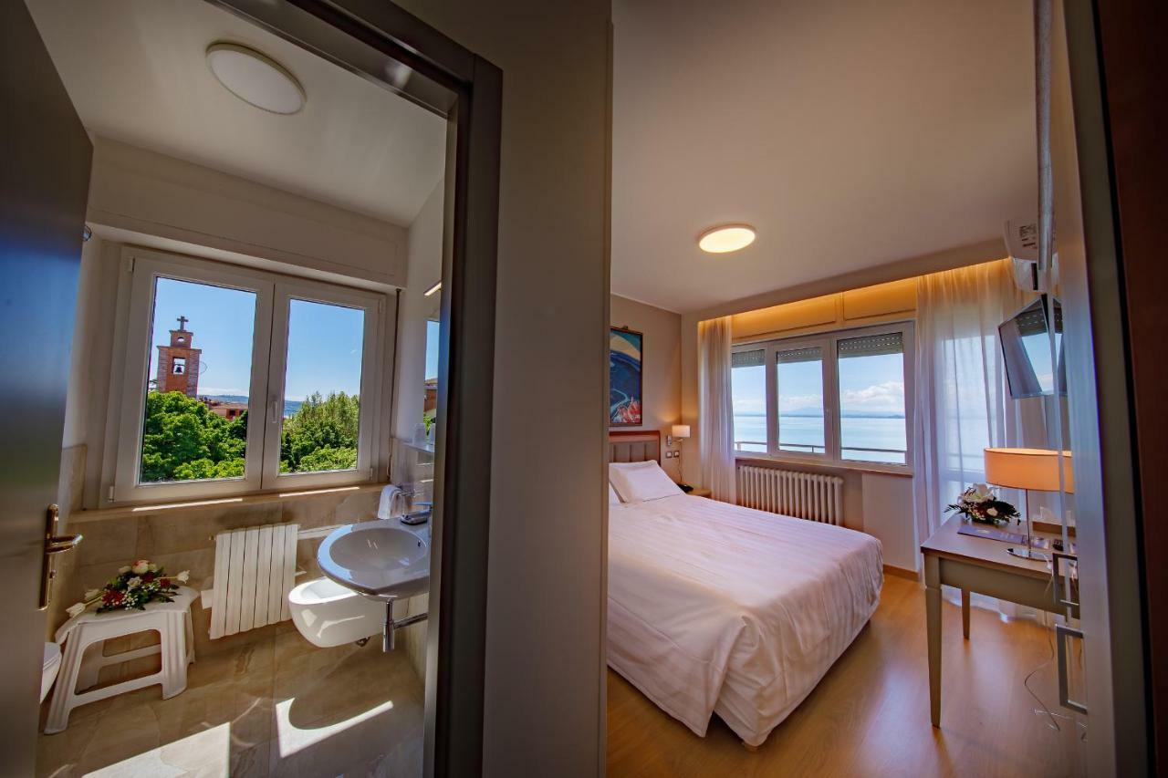 Hotel Lido Passignano sul Trasimeno Exteriör bild
