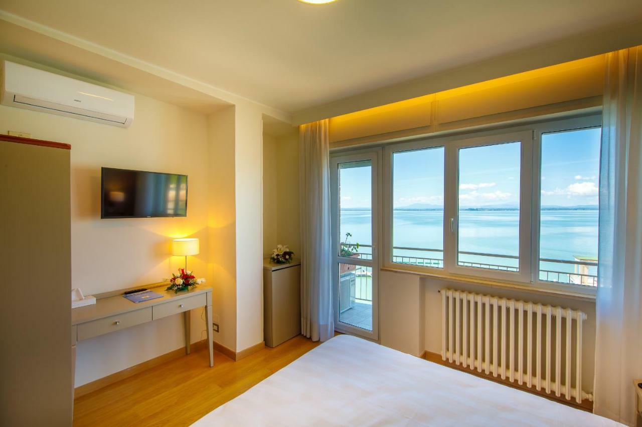 Hotel Lido Passignano sul Trasimeno Exteriör bild