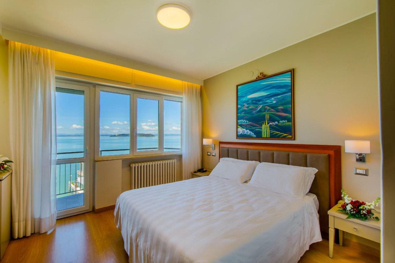 Hotel Lido Passignano sul Trasimeno Exteriör bild