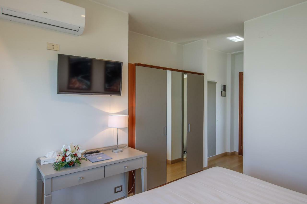 Hotel Lido Passignano sul Trasimeno Exteriör bild